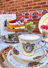 画像をギャラリービューアに読み込む, レア! エリザベス女王 コロネーション記念 3点セット(カップ1個、ソーサー1枚、小皿1枚)