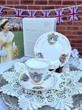 画像をギャラリービューアに読み込む, レア! エリザベス女王 コロネーション記念 3点セット(カップ1個、ソーサー1枚、小皿1枚)