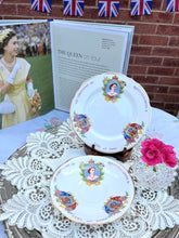 画像をギャラリービューアに読み込む, レア! エリザベス女王 コロネーション記念 3点セット(カップ1個、ソーサー1枚、小皿1枚)