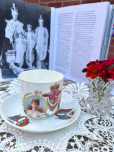 画像をギャラリービューアに読み込む, レア! アンティーク ジョージ5世コロネーション記念 ミックスマッチ2点セット(カップ1個、ソーサー1枚)