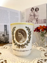 画像をギャラリービューアに読み込む, エリザベス女王 コロネーション記念 ビーカー