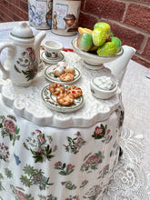 画像をギャラリービューアに読み込む, 超レア!! ティーセットが乗ったお花のティーポット