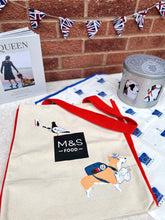 画像をギャラリービューアに読み込む, プラチナジュビリー Marks&Spenser エコバッグ コーギーとセルフィーを撮る鳩