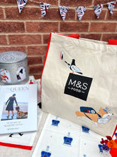 画像をギャラリービューアに読み込む, プラチナジュビリー Marks&Spenser エコバッグ コーギーとセルフィーを撮る鳩