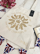 画像をギャラリービューアに読み込む, 【チャールズ国王 戴冠式】M&S 限定 コットンバッグ