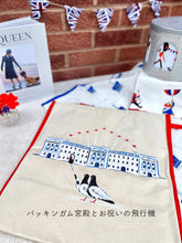 画像をギャラリービューアに読み込む, プラチナジュビリー Marks&Spenser エコバッグ コーギーとセルフィーを撮る鳩
