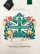 画像をギャラリービューアに読み込む, 【チャールズ国王 戴冠式】John Lewis 限定 コットンバッグ