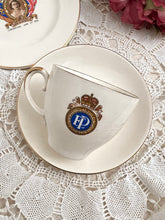 画像をギャラリービューアに読み込む, レア! エリザベス女王 コロネーション記念 3点セット(カップ1個、ソーサー1枚、小皿1枚)