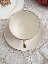 画像をギャラリービューアに読み込む, レア! エリザベス女王 コロネーション記念 3点セット(カップ1個、ソーサー1枚、小皿1枚)
