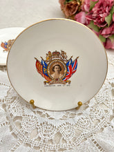 画像をギャラリービューアに読み込む, レア! エリザベス女王 コロネーション記念 3点セット(カップ1個、ソーサー1枚、小皿1枚)