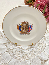 画像をギャラリービューアに読み込む, レア! エリザベス女王 コロネーション記念 3点セット(カップ1個、ソーサー1枚、小皿1枚)