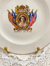 画像をギャラリービューアに読み込む, レア! エリザベス女王 コロネーション記念 3点セット(カップ1個、ソーサー1枚、小皿1枚)