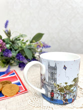 画像をギャラリービューアに読み込む, 【チャールズ国王 戴冠式】M&S x エレノアトムリンソン マグカップ