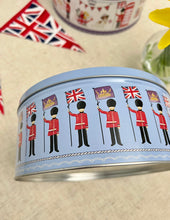 画像をギャラリービューアに読み込む, 【チャールズ国王 戴冠式】テスコ 限定缶(大小2つセット)