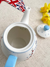 画像をギャラリービューアに読み込む, 【チャールズ国王 戴冠式】テスコ 限定 ティーポット / カップ&ソーサー / マグ / プレート