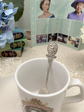 画像をギャラリービューアに読み込む, エリザベス女王 ライオンの彫刻 記念スプーン