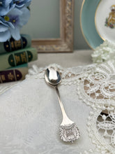 画像をギャラリービューアに読み込む, エリザベス女王 王冠 シルバージュビリー 記念スプーン
