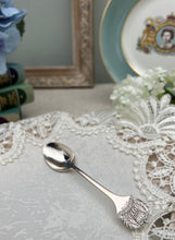 画像をギャラリービューアに読み込む, エリザベス女王 王冠 シルバージュビリー 記念スプーン