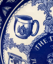 画像をギャラリービューアに読み込む, 【リントンズxメイソンズ】エリザベス女王ジュビリーが描かれたジャグを含む コレクション プレート