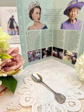 画像をギャラリービューアに読み込む, エリザベス女王 王冠 シルバージュビリー 記念スプーン