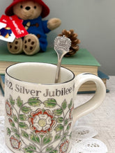 画像をギャラリービューアに読み込む, エリザベス女王 王冠 シルバージュビリー 記念スプーン