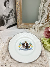 画像をギャラリービューアに読み込む, エリザベス女王 1977年シルバージュビリー記念 プレート