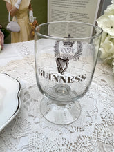 画像をギャラリービューアに読み込む, エリザベス女王 ギネス 1977年シルバージュビリー記念グラス