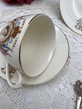 画像をギャラリービューアに読み込む, レア! エリザベス女王 コロネーション記念 3点セット(カップ1個、ソーサー1枚、小皿1枚)