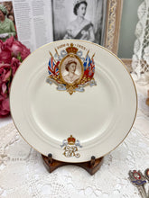 画像をギャラリービューアに読み込む, レア! エリザベス女王 コロネーション記念 3点セット(カップ1個、ソーサー1枚、小皿1枚)