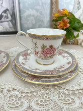 画像をギャラリービューアに読み込む, 【エリザベス女王とパディントンお茶会のスケッチで使用されたロイヤルドルトン】3点セット(カップ1個、ソーサー1枚、小皿1枚) / 2段スタンド