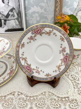 画像をギャラリービューアに読み込む, 【エリザベス女王とパディントンお茶会のスケッチで使用されたロイヤルドルトン】3点セット(カップ1個、ソーサー1枚、小皿1枚) / 2段スタンド