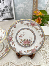 画像をギャラリービューアに読み込む, 【エリザベス女王とパディントンお茶会のスケッチで使用されたロイヤルドルトン】3点セット(カップ1個、ソーサー1枚、小皿1枚) / 2段スタンド