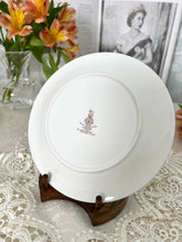 画像をギャラリービューアに読み込む, 【エリザベス女王とパディントンお茶会のスケッチで使用されたロイヤルドルトン】3点セット(カップ1個、ソーサー1枚、小皿1枚) / 2段スタンド