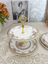 画像をギャラリービューアに読み込む, 【エリザベス女王とパディントンお茶会のスケッチで使用されたロイヤルドルトン】3点セット(カップ1個、ソーサー1枚、小皿1枚) / 2段スタンド
