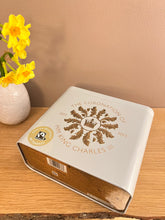 画像をギャラリービューアに読み込む, 【チャールズ国王 戴冠式】限定 M&S 紅茶缶