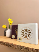 画像をギャラリービューアに読み込む, 【チャールズ国王 戴冠式】限定 M&S 紅茶缶