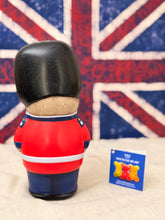 画像をギャラリービューアに読み込む, 【M＆S】新品　スペンサーベア　衛兵　お菓子缶
