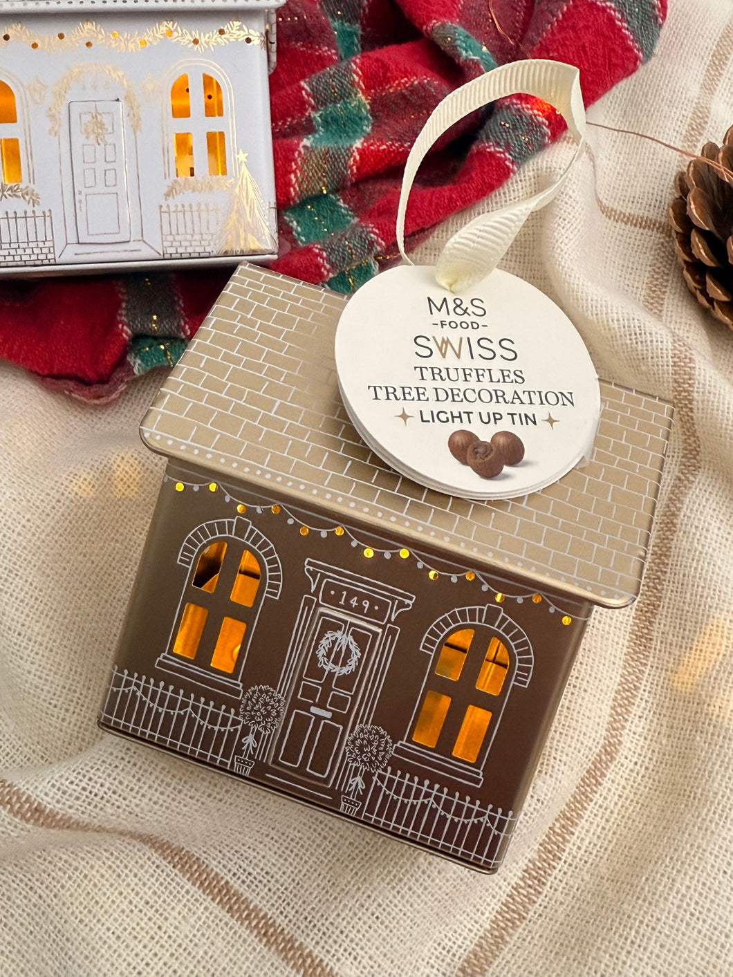 【M＆S】クリスマス　限定　ツリーオーナメント　チョコ缶