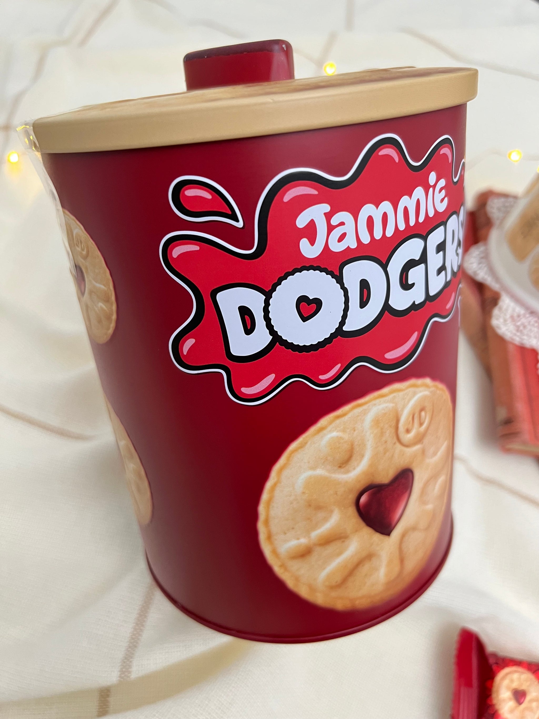 Jammie Dodgers イギリス　缶 ハートジャム　ビスケット 新品/ビスケット入り】クリスマス限定 ジャミードジャーズお菓子缶