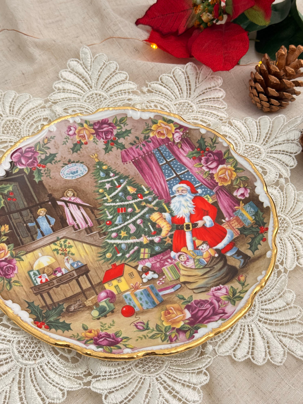 【ロイヤルアルバート】クリスマス 絵皿　Christmas Surprise