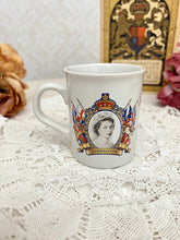 画像をギャラリービューアに読み込む, エリザベス女王　ダイアモンドジュビリー　記念マグカップ
