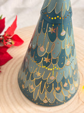 画像をギャラリービューアに読み込む, 【M&amp;S】ヴィンテージ　クリスマス限定　ツリー型　缶
