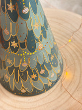 画像をギャラリービューアに読み込む, 【M&amp;S】ヴィンテージ　クリスマス限定　ツリー型　缶
