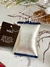 画像をギャラリービューアに読み込む, 【M&amp;S】クリスマス　ソルト&amp;ビネガー　ポテチ型　ツリーオーナメント　新品
