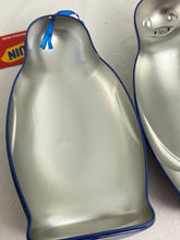 画像をギャラリービューアに読み込む, 【新品/チョコ菓子入り】クリスマス限定　マクビティーズ PENGUIN 缶
