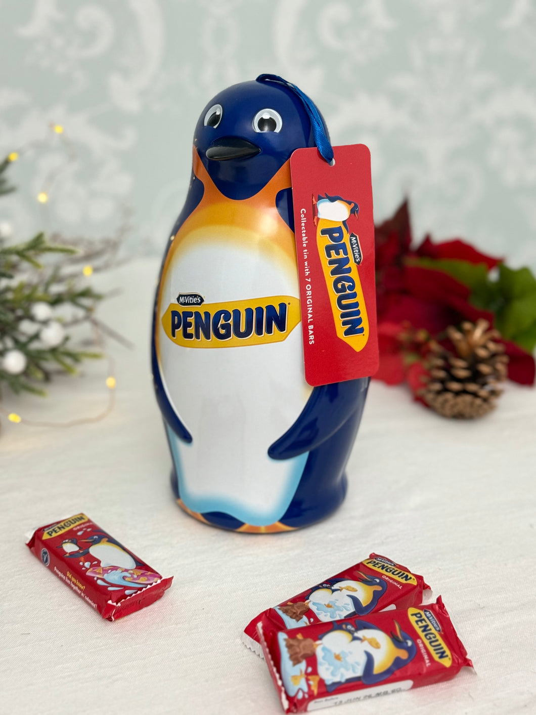 【新品/チョコ菓子入り】クリスマス限定　マクビティーズ PENGUIN 缶