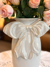 画像をギャラリービューアに読み込む, 【M＆S】リボンモチーフ　花瓶　大
