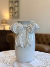 画像をギャラリービューアに読み込む, 【M＆S】リボンモチーフ　花瓶　大
