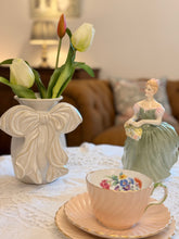 画像をギャラリービューアに読み込む, 【M＆S】リボンモチーフ　花瓶　小
