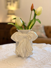 画像をギャラリービューアに読み込む, 【M＆S】リボンモチーフ　花瓶　小
